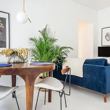 Decompress At A Tranquil, Minimal Urban Oasis With An Edge Apartment Porto