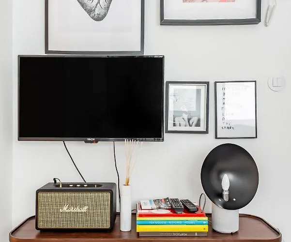 Decompress At A Tranquil, Minimal Urban Oasis With An Edge דירה פורטו