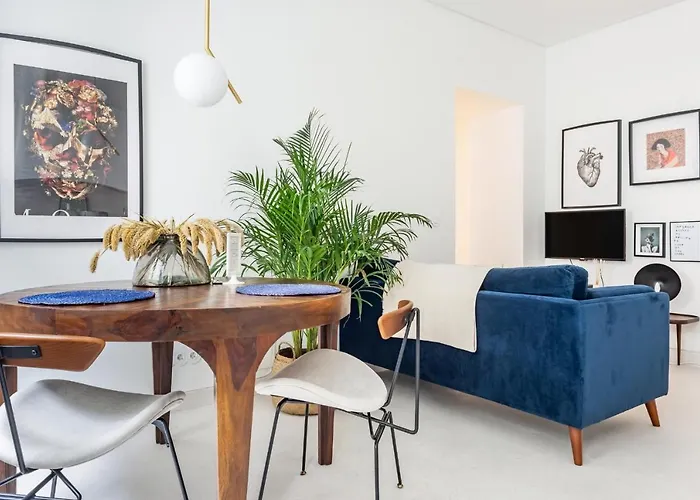 Decompress At A Tranquil, Minimal Urban Oasis With An Edge דירה פורטו