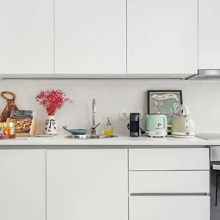 Decompress At A Tranquil, Minimal Urban Oasis With An Edge * ポルト