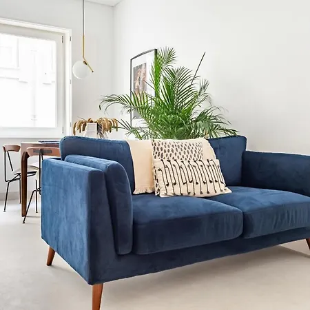 Decompress At A Tranquil, Minimal Urban Oasis With An Edge 아파트 포르투