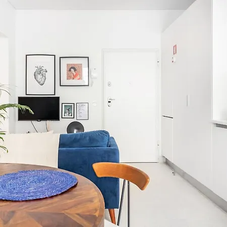 아파트 Decompress At A Tranquil, Minimal Urban Oasis With An Edge
