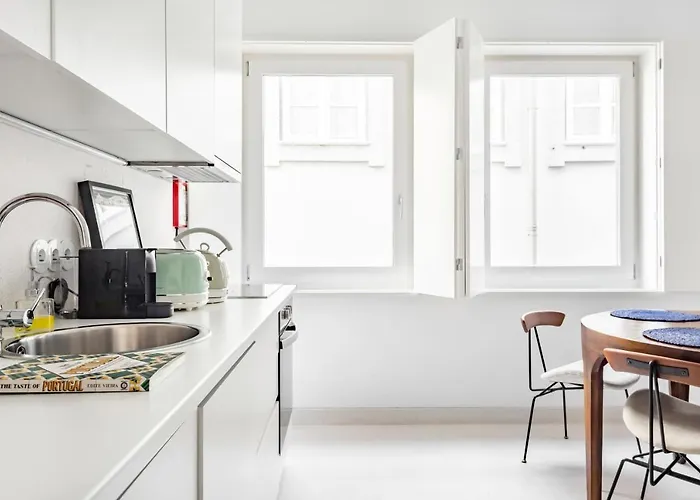 Decompress At A Tranquil, Minimal Urban Oasis With An Edge * Porto