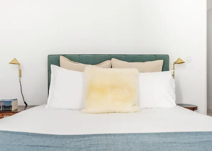 Апартаменты Decompress At A Tranquil, Minimal Urban Oasis With An Edge *