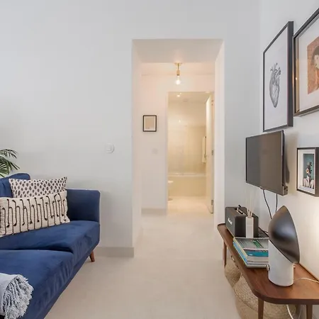 Apartman Decompress At A Tranquil, Minimal Urban Oasis With An Edge