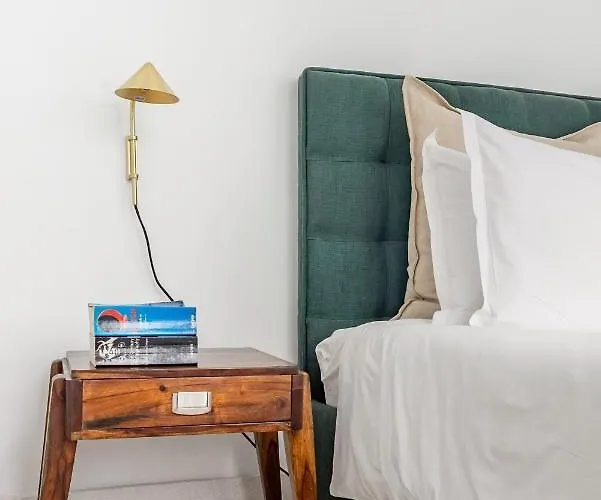 Decompress At A Tranquil, Minimal Urban Oasis With An Edge *