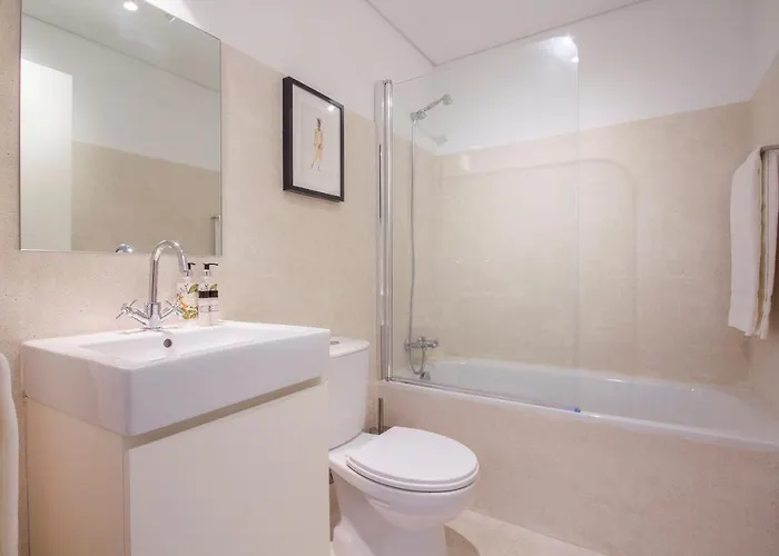 Decompress At A Tranquil, Minimal Urban Oasis With An Edge Porto