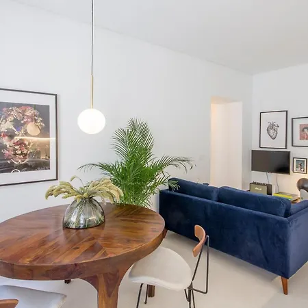 아파트 Decompress At A Tranquil, Minimal Urban Oasis With An Edge 포르투