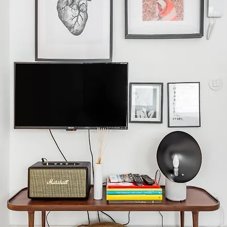 Decompress At A Tranquil, Minimal Urban Oasis With An Edge Apartament Porto