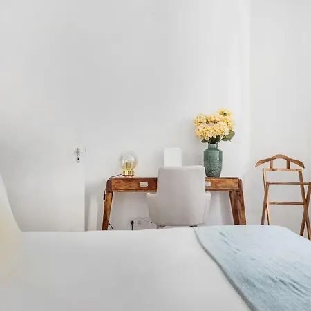 아파트 Decompress At A Tranquil, Minimal Urban Oasis With An Edge 포르투