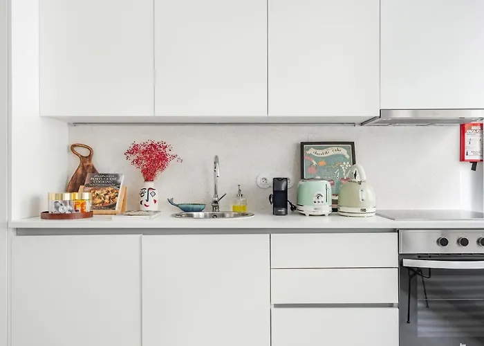 Decompress At A Tranquil, Minimal Urban Oasis With An Edge * Πόρτο